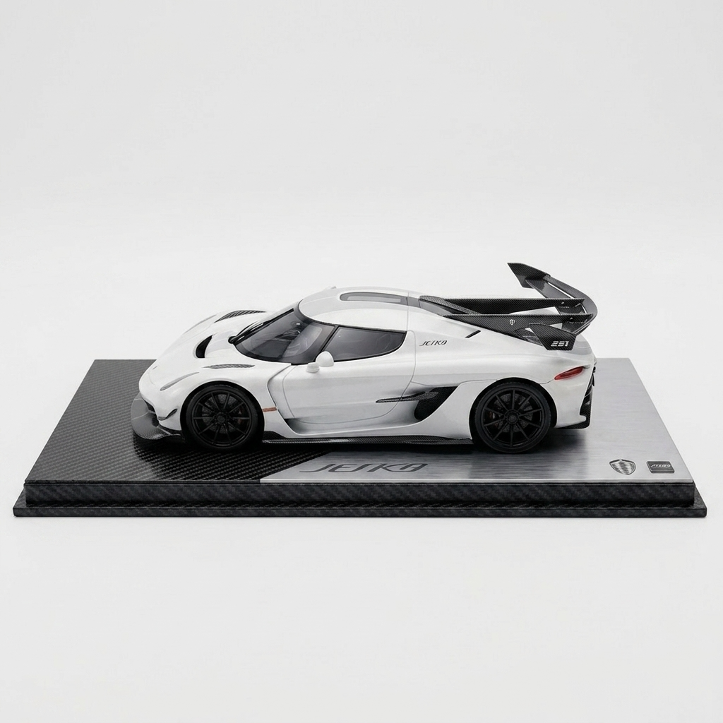 1:32 Koenigsegg Jesko Diecast Hypercar Model – Fully Opening Parts with Carbon Fiber Style Display Base